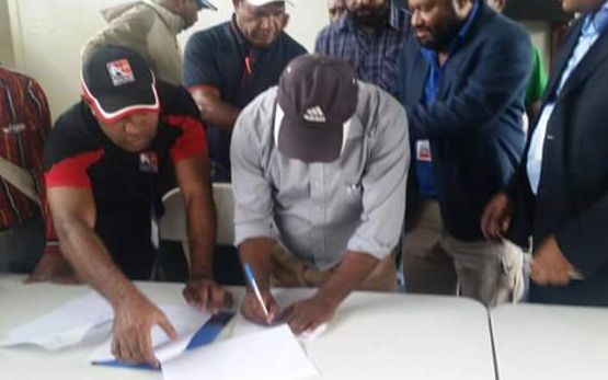 Hides landowners sign a memorandum of understanding with the government.
