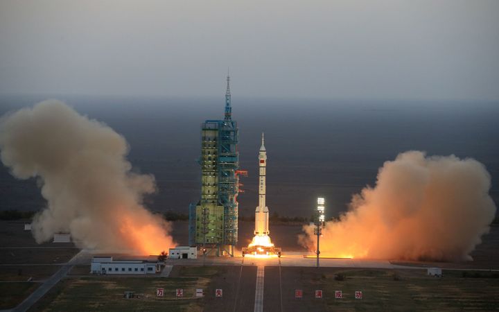  The Long March-2F carrier rocket carrying China's Shenzhou-11 manned spacecraft blasts off from the launch pad at the Jiuquan Satellite Launch Centre.