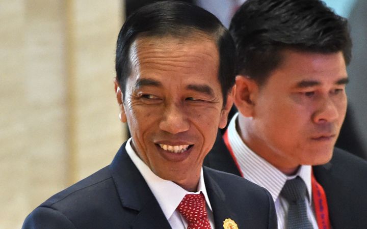 Indonesia's President Joko Widodo (L) arrives at the Association of Southeast Asian Nations (ASEAN) Summit in Vientiane on September 7, 2016. 
