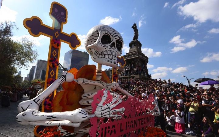 The parade makes its way through Mexico City.