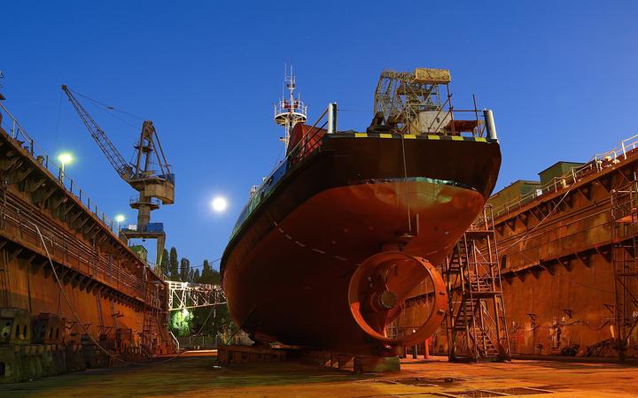 Repair of a small ship to dock