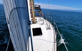 A maritime lawyer says there may be a legal argument for allowing foreign yachts to come to NZ if they can prove where they have been through electronic tracking.
