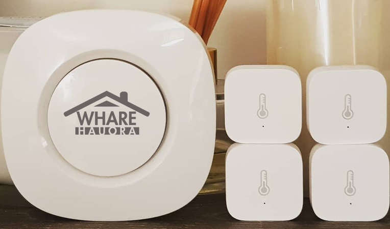 Home sensor kit developed by Whare Hauroa to measure temperature and dampness inside the home.