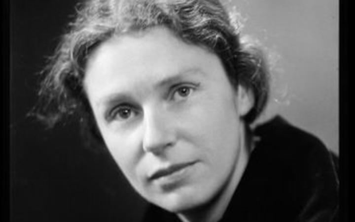 Paula Morris - The life and work of writer Robin Hyde | RNZ