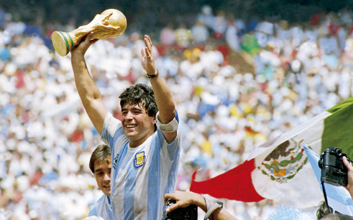  Diego Maradona of Argentina holds the World Cup trophy after defeating West Germany 3-2 during the 1986 FIFA World Cup Final match at the Azteca Stadium on June 29, 1986 in Mexico City, Mexico.