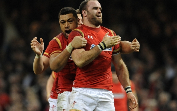 Jamie Roberts with fellow Wales players