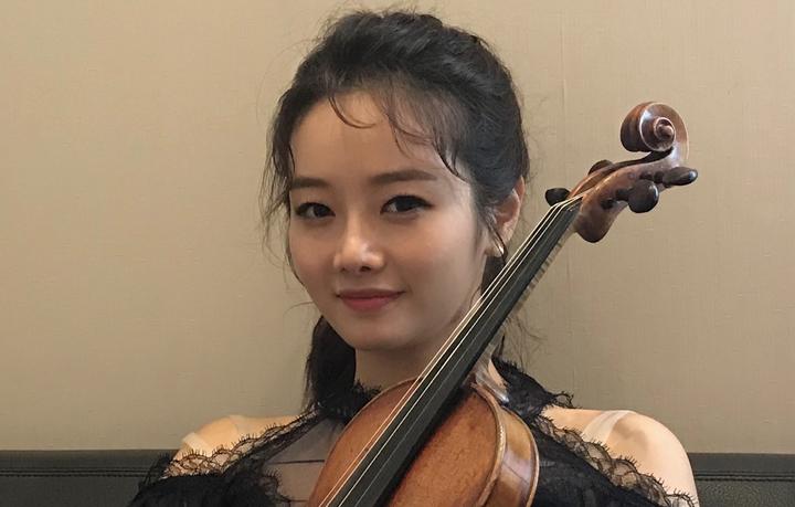 Bomsori Kim with Guadagnini violin