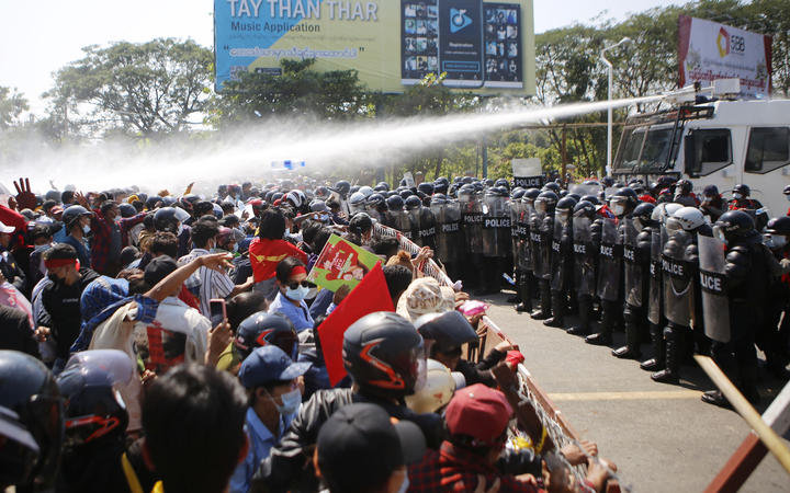 eight_col_000_92J9Y2.jpg?1612890499