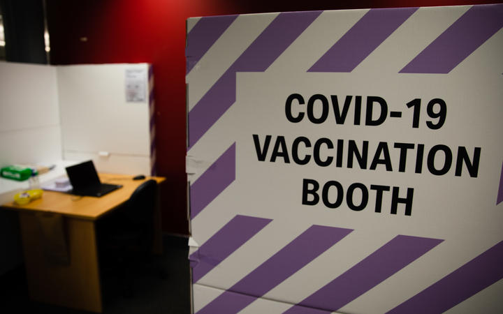 They have just rocked up&#39;: People getting vaccine early despite not being  eligible | RNZ News