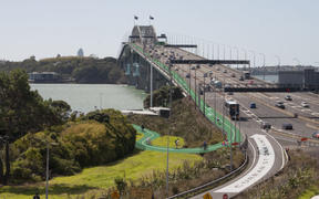 Auckland Harbour Bridge bike lane 