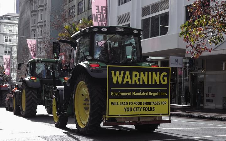 A convoy of utes and tractors is heading along the motorway towards Auckland City as farmer protests get under way.