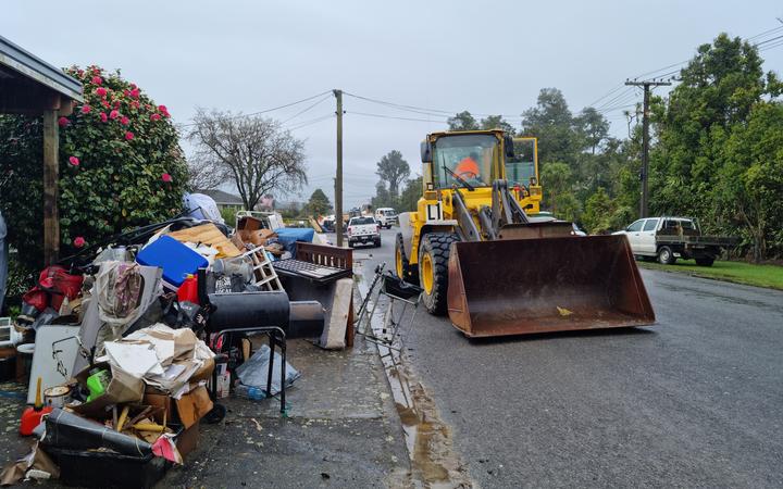 The New Zealand Defence Force, Buller District Council staff and Westreef contractors are working together to remove flood damaged items from homes in Westport. 
