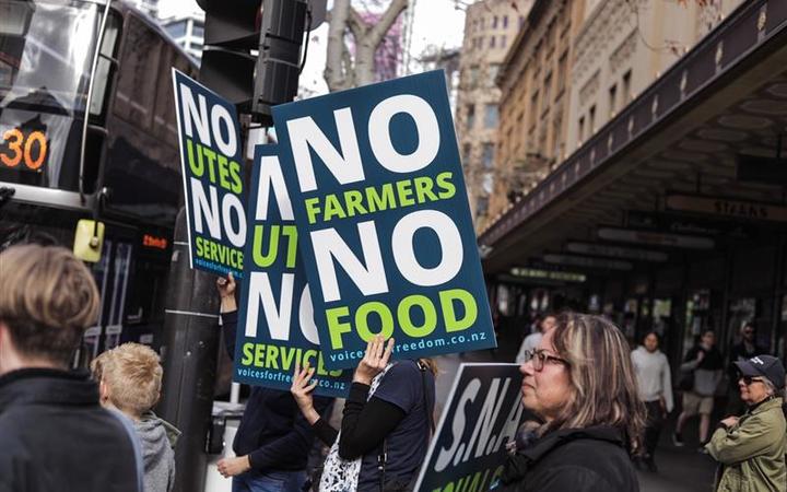 Farmers protest Queen St, Auckland