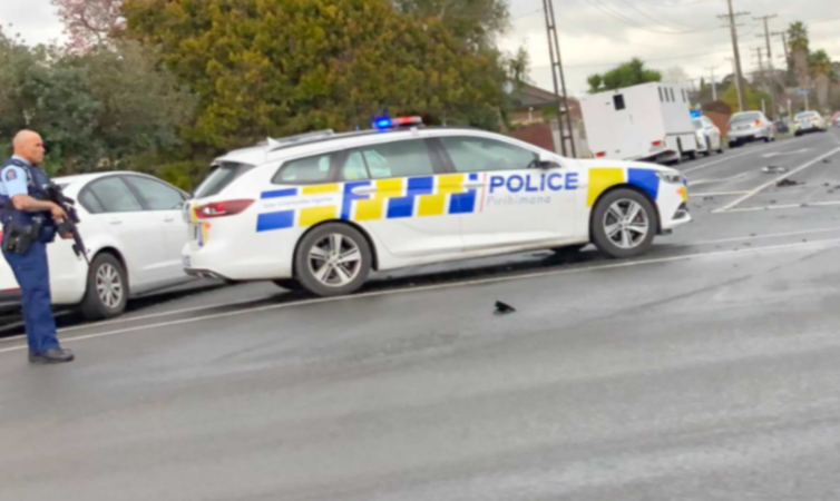 Armed police on Ōpaheke Road at the intersection with Settlement Road.