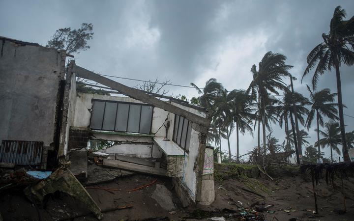 El huracán Grace abre un camino mortal mientras azota el este de México