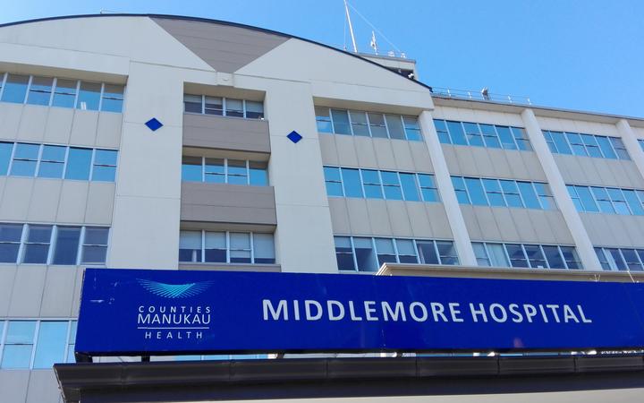 Covid-19: Three new cases connected to Middlemore Hospital | RNZ News