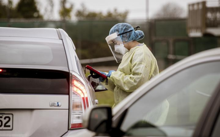 Both the Ōtara and Clover Park Covid testing sites appeared to be near empty on Wednesday. While staff wouldn’t provide exact numbers, they said very few people were turning up to get swabbed. 