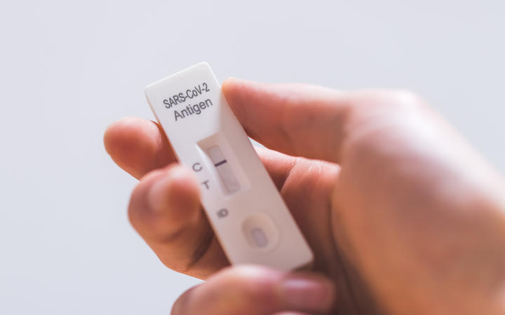 Delays in RAT delivery the latest government failure during pandemic, doctor says | RNZ News