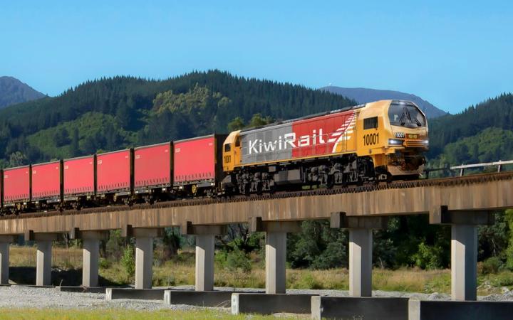 KiwiRail trae trenes desde España para rodar por las llanuras