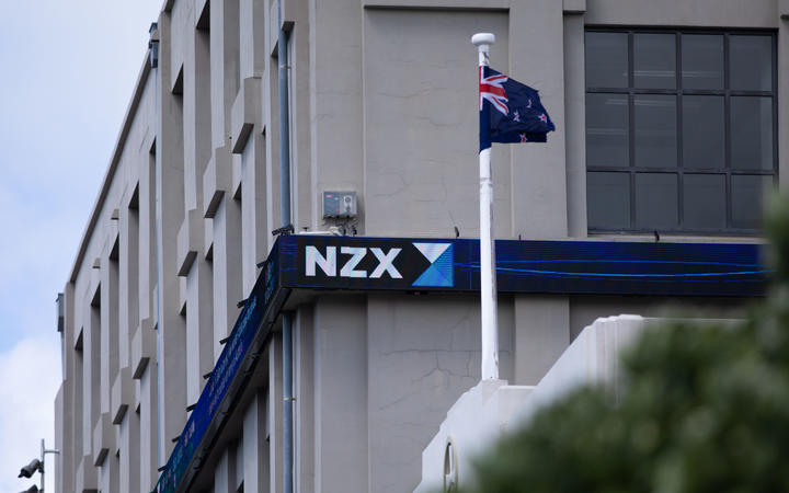NZ sharemarket rallies but still finishes on eight-month low thumbnail