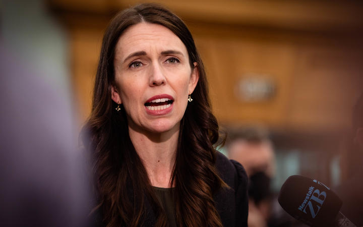 Photo of Mises à jour de Covid-19 avec le Premier ministre Jacinda Ardern: variante Omicron, système de feux de circulation et voies de vaccination