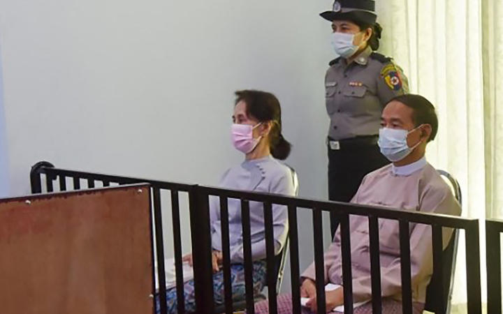 Photo of Aung San Suu Kyi : un tribunal birman a condamné le dirigeant déchu à quatre ans de prison