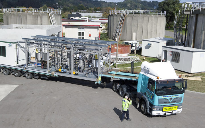 The Terax (Waste 2 Gold) pilot plant arriving at Rotorua's wastewater treatment plant in April 2011.