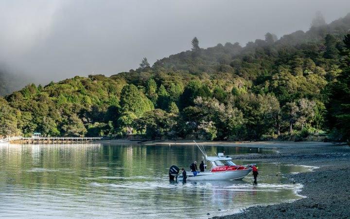 NIWA divers working in the Marlborough Sounds on the mussel restoration.  