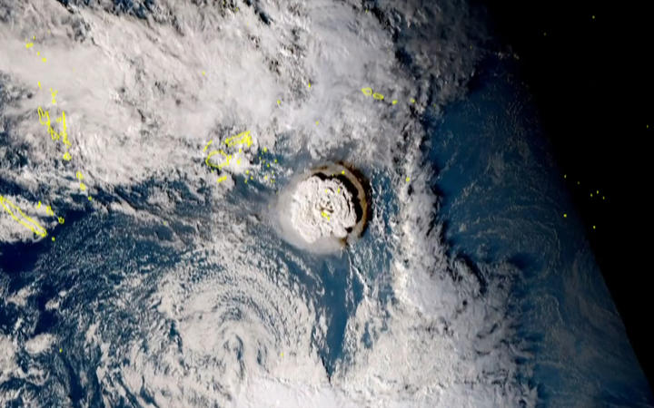 A grab taken from footage by Japan's Himawari-8 satellite and released by the National Institute of Information and Communications (Japan) on January 15, 2022 shows the volcanic eruption that provoked a tsunami in Tonga.