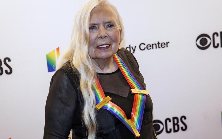 Joni Mitchell chce wyłączyć Spotify w Covid row