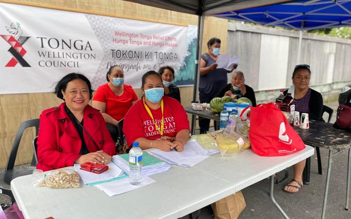 (L) The General Manager of the Council, Tae Moala-Mafi Tu'inukuafe