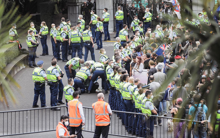 Police made multiple arrests in an effort to clear protesters from Parliament grounds, 10 Febuary 2022.