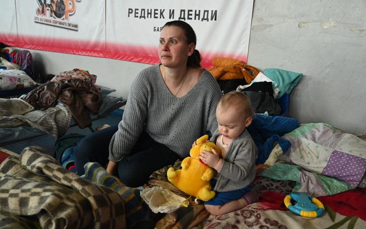تقوم روسيا بترحيل الآلاف من مواطني ماريوبول إلى حدودها