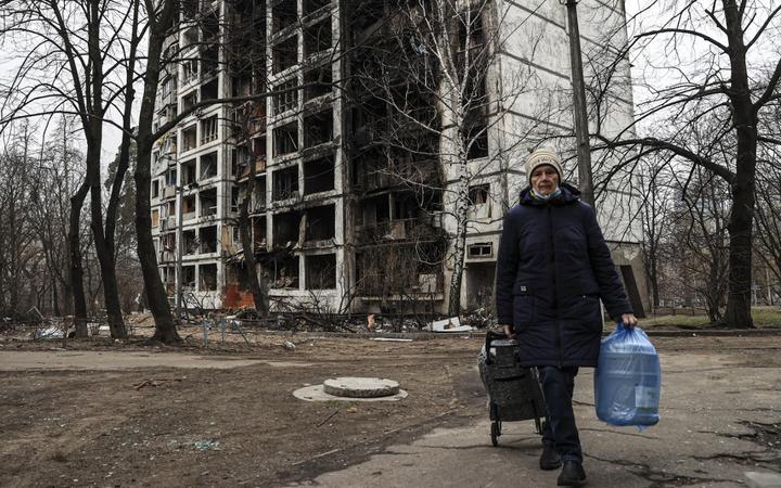 أوكرانيا: قصف ضواحي تشيرنيهيف ، كييف ، على الرغم من وعد روسيا بإعادة الإجراء
