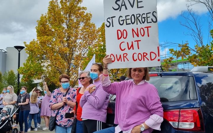 New Christchurch mums and midwives  marched to St George's Hospital to hand deliver a petition to save the maternity unit from closure.
