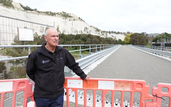 Manawatū District councillor Andrew Quarrie says the new bridge should be opened.