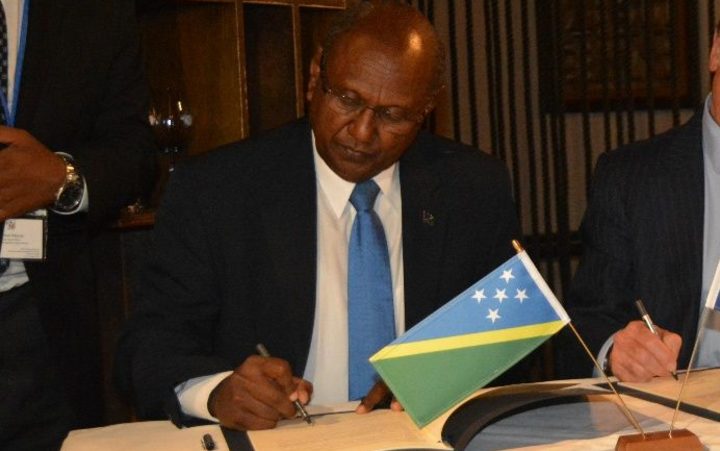 The Solomon Islands Minister of Foreign Affairs and External Trade, Milner Tozaka signs a revised Joint Commitment for Development with his New Zealand counterpart, Murray McCully, in Wellington.