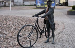 Arvo Pärt sculpture