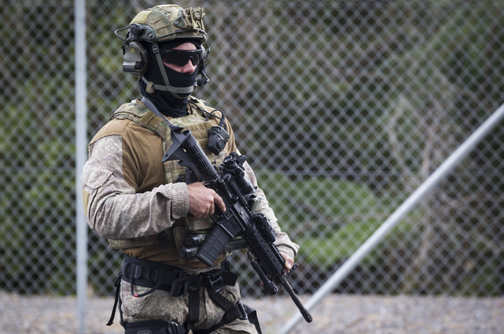 An SAS member stands ready at the opening event of the service's new training facility in Papakura, Auckland, on 8 April 2016.