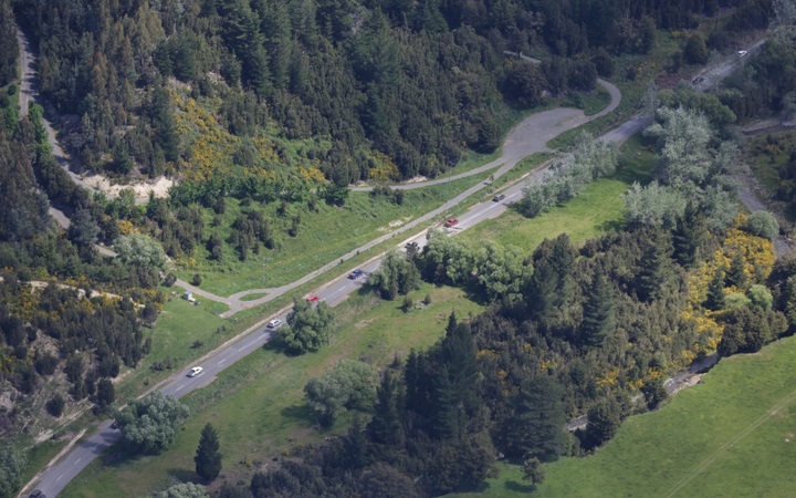 Cars and campervans were able to drive out of Kaikoura via the inland route today.