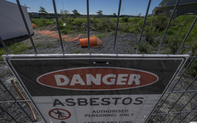 Hobsonville Primary School have asbestos that needs to be removed as soon as possible but some parents say that it should wait till the school holidays so that less children are around once it becomes airbourne.