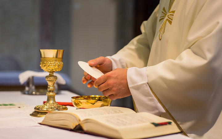 Vatican bans gluten-free bread for Holy Communion | RNZ News