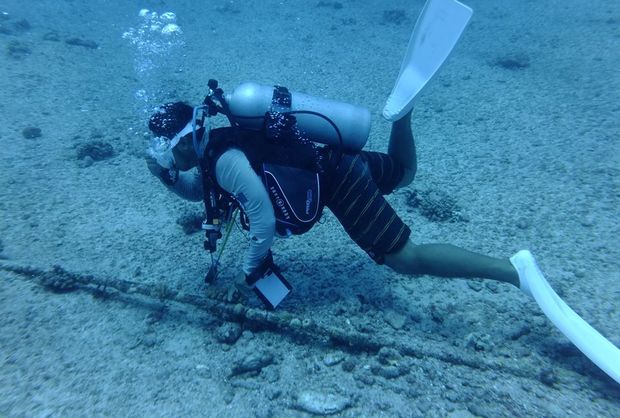 An IT&E diver checks an undersea fibre optic cable 