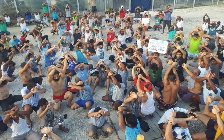 The 98th daily protest in the centre, 6-11-17.