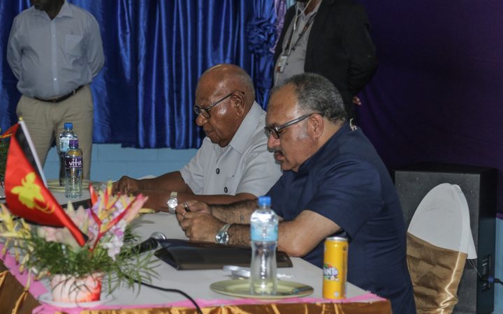 Bougainville President John Momis and PNG Prime Minister Peter O'Neill at JSB meeting 
