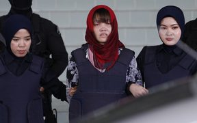Vietnamese Doan Thi Huong (C) escorted by Malaysian police officers leaves the Shah Alam High Court after attending trial for her alleged role in the assassination of Kim Jong-nam, the half-brother of North Korean leader Kim Jong-un on March 14, 2019 