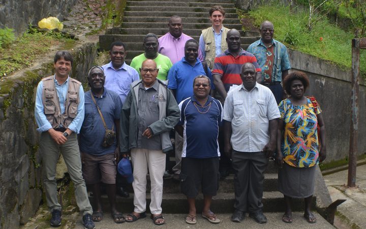 Bougainville referendum roadshow meets with Me'ekamui. This group includes President John Momis and the UN Resident Co-ordinator, Gianluca Rampolla