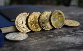 hogyan érdemes bitcoinba fektetni pénzt keresni weboldal tervezés