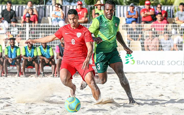 Tahiti's Heiarii Tavanae gets the better of Vanuatu's Ivong Wilson. OFC Beach Soccer Nations Cup 2019, Tahiti v Vanuatu, Aorai Tini Hau, Tahiti, Monday 17th June 2019.