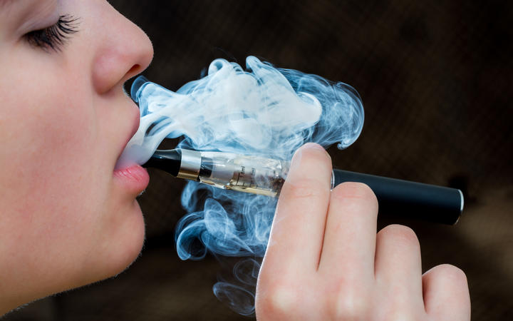 Vaping is 'a real danger' and needs regulation | RNZ News